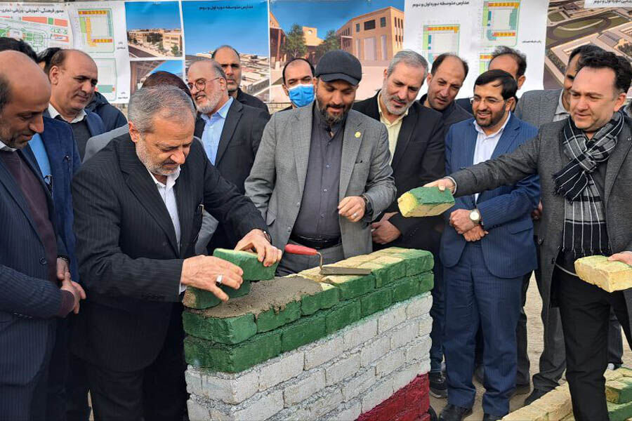 شوخی جالب پزشکیان با وزیر؛ ببینید چطور خشت گذاری می کند…+ ویدئو | واکنش مجری