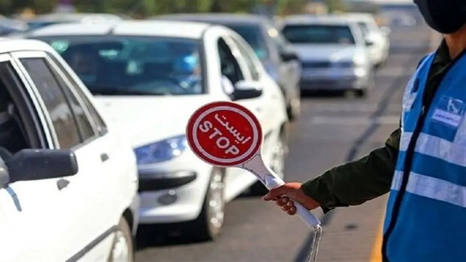 رانندگی کودک ۹ ساله در شهرستان بهارستان اصفهان! + ویدئو