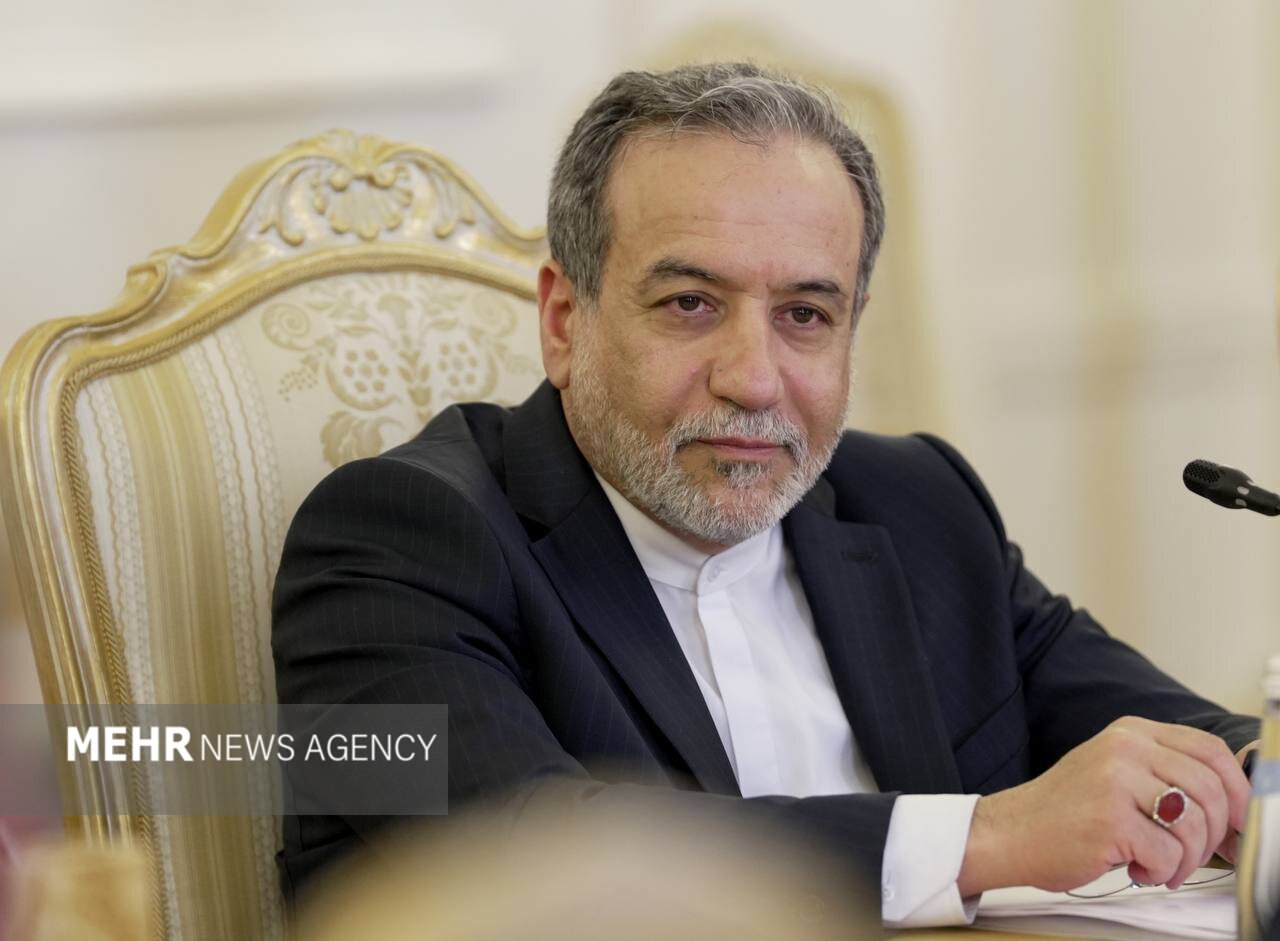عراقچی:حق داشتن چرخه کامل سوخت هسته‌ای را داریم
