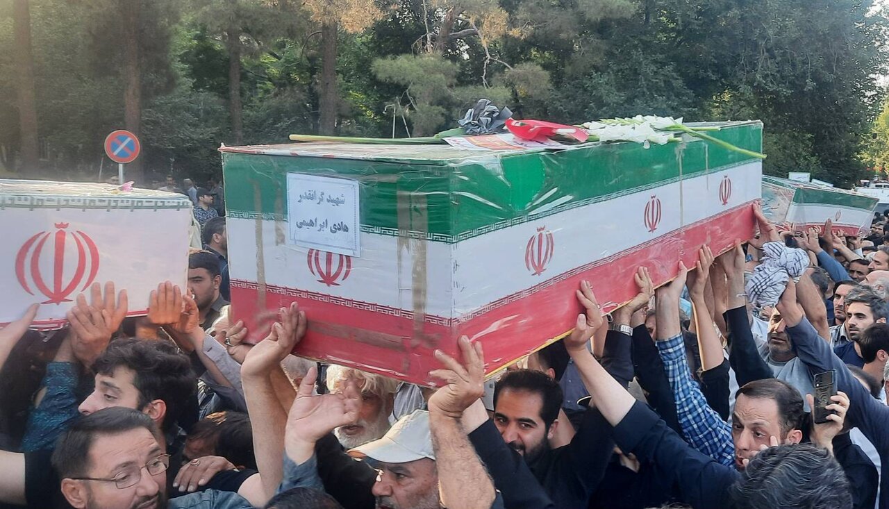 ۱۱ شهید مدافع وطن در اصفهان تشییع شدند