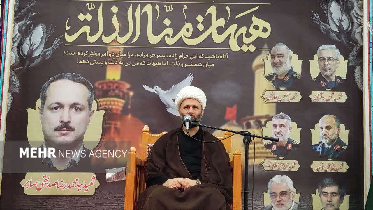 عاشورا نقطه عطف خودسازی و بصیرت در دفاع از ارزش های انقلاب است