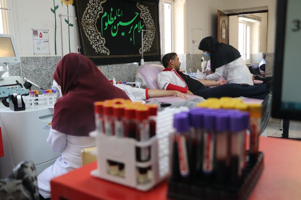 تصویر امکان اهدا خون توسط بانوان بجنوردی در روز عاشورا فراهم شد