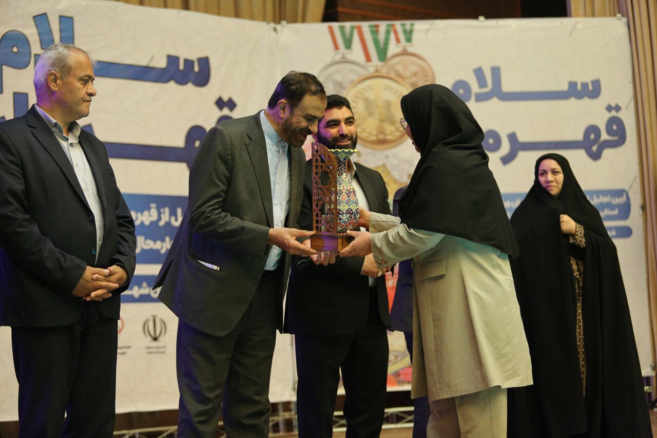 5231910 - آیین تجلیل از قهرمانان و مدال آوران ورزشی شهرستان شهرکرد