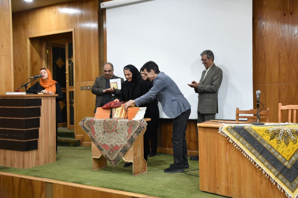رونمایی و نقد کتاب《فهم زبان سوسن؛ پنجاه فیلم‌نامه‌ پویانمایی بر اساس غزلیات حافظ》در شیراز