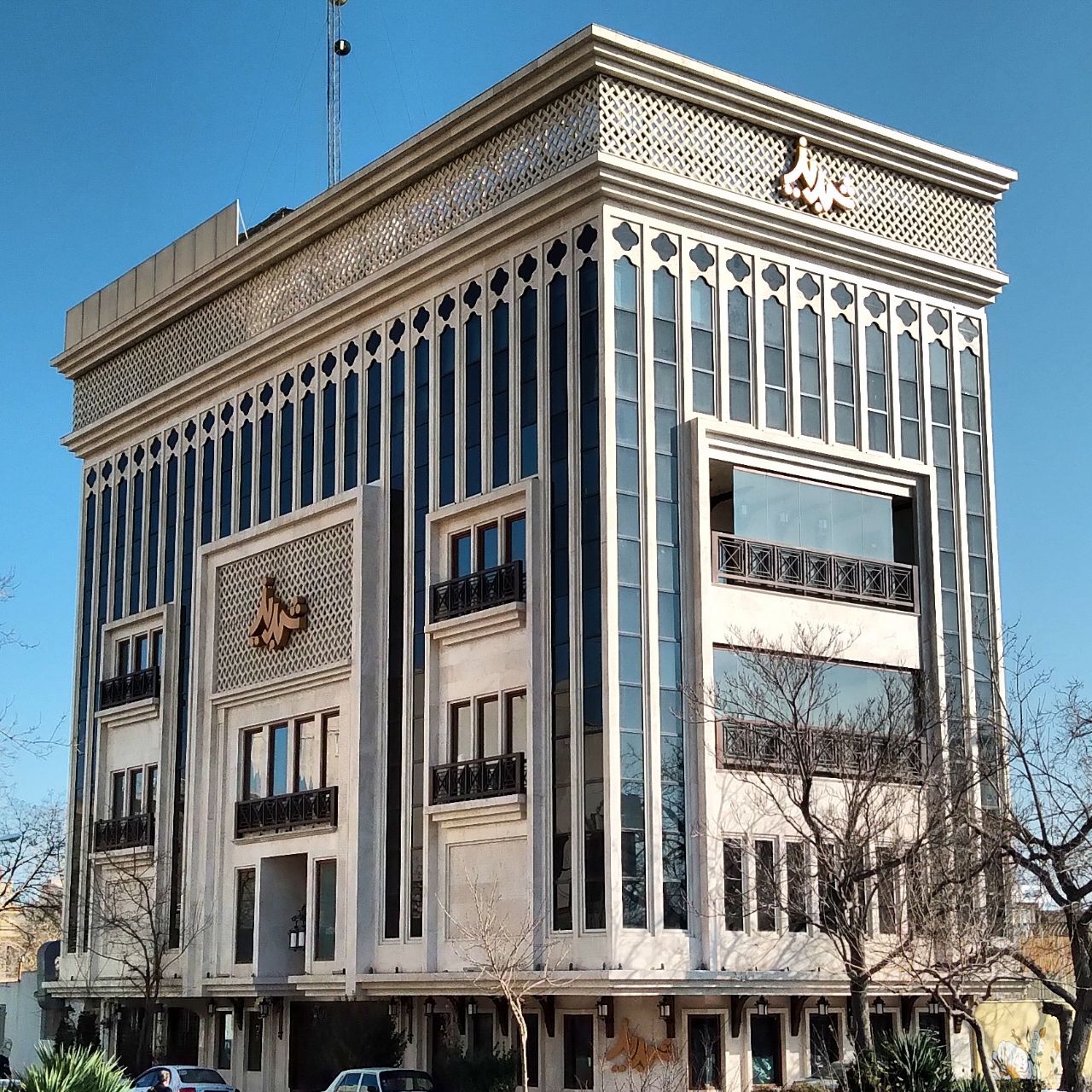 نمای ساختمان جی اف آر سی