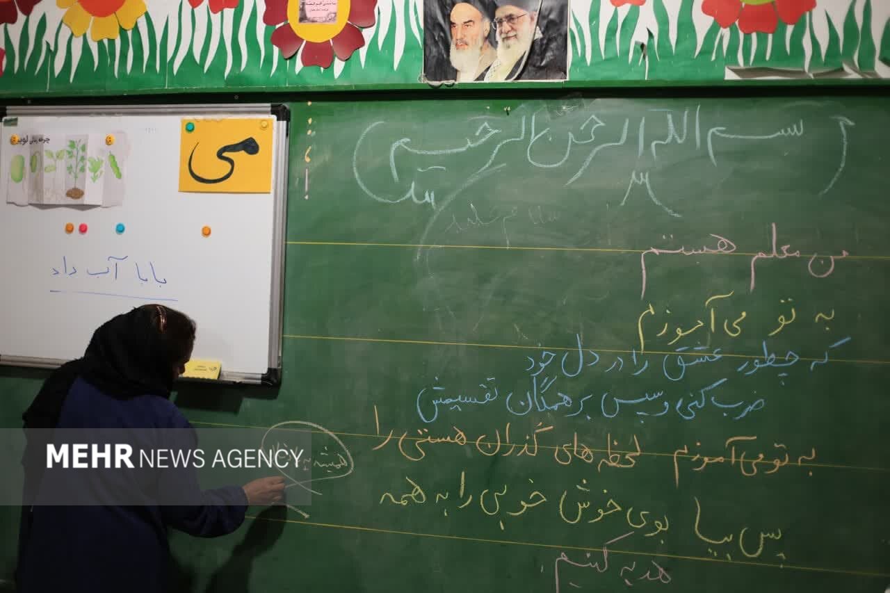 جایگاه فرهنگیان و معلمان دچار آسیب شده است