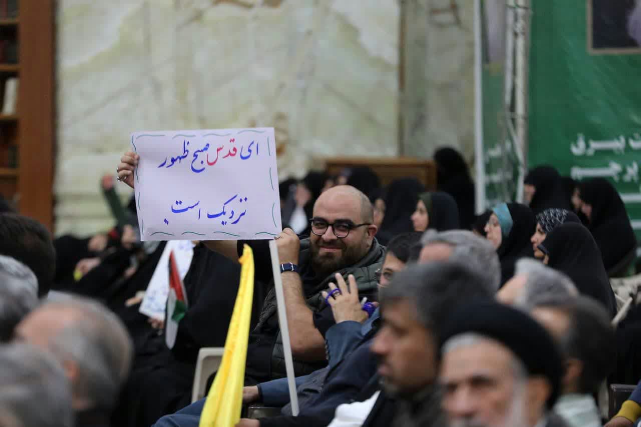 photo 2025 04 17 18 29 00 - عکس /همایش فرمانده هان پایگاه های تهران بزرگ حرم مطهر امام خمینی (ره)