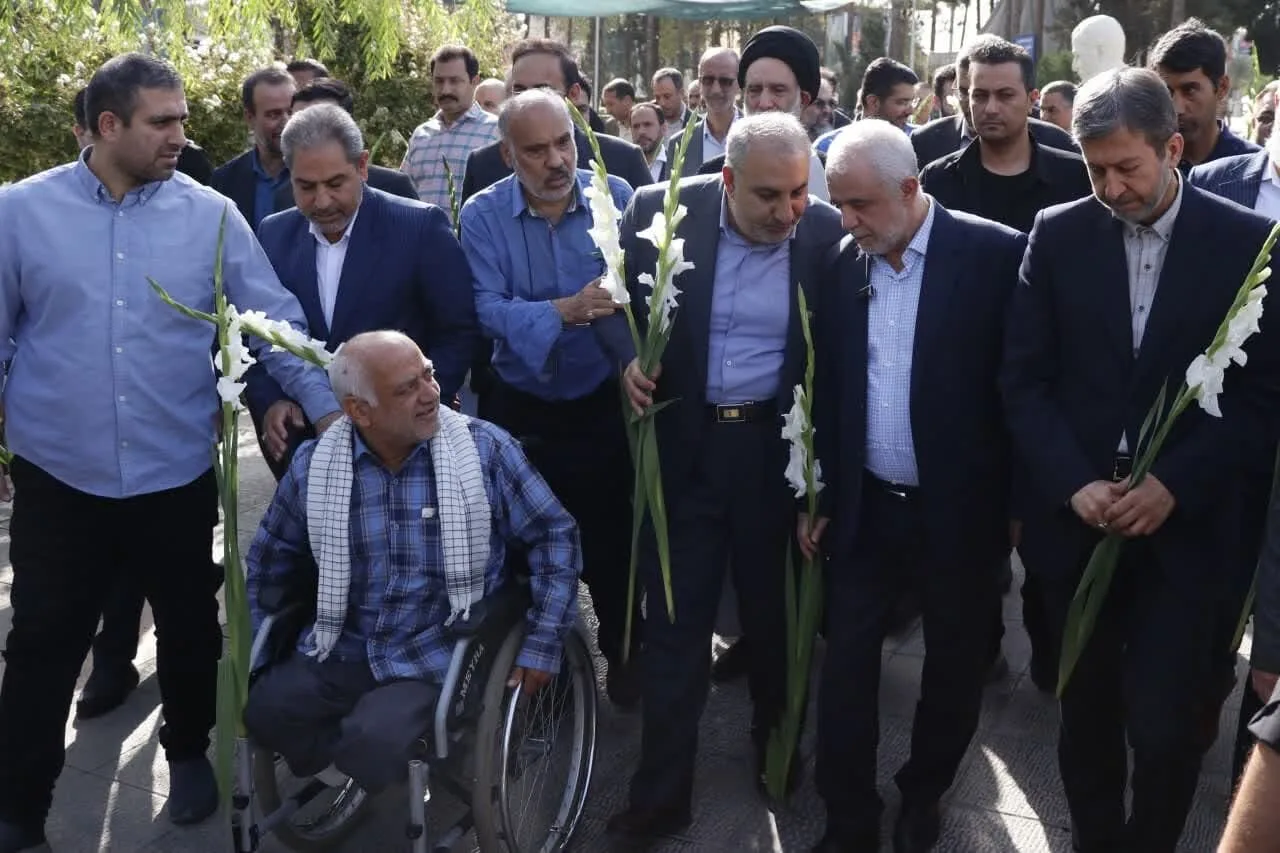 تجدیدمیثاق معاون رئیسجمهور با شهدا در گلستان شهدای اصفهان