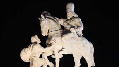 انتقال موقت مجسمه والرین به کارگاه زیباسازی منطقه ۹ تهران