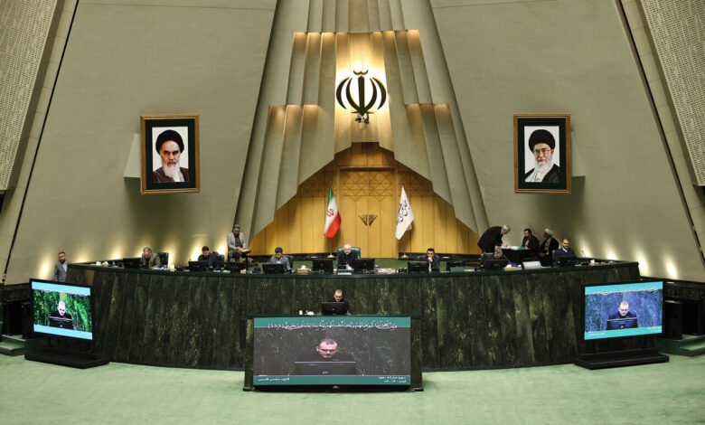 تقدیر مجلس از حضور عظیم مردم در راهپیمایی ۲۲ بهمن تقدیر مجلس از حضور عظیم مردم در راهپیمایی ۲۲ بهمن