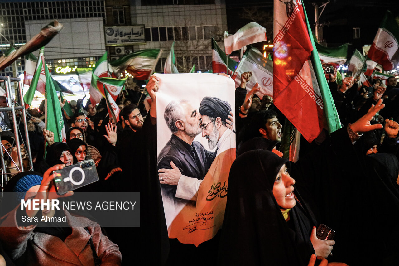 راهپیمایی مردم بجنورد در سومین شب سال جدید