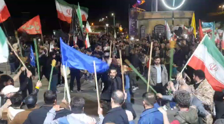 شاه حسین گویان در موج شصت و سوم تجمع شبانه مردم نقده