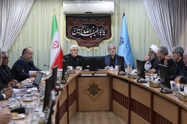 عارف-هیچ-اعتمادی-به-دشمن-نداریم.jpg