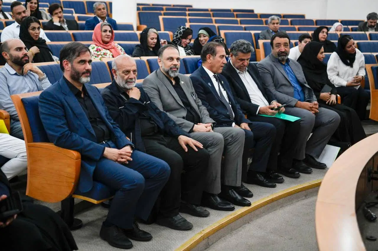 دکتر حسین گودرزی پور در جمع مسولان و مدعوین دکتر حسین گودرزی پور در جمع مسولان و مدعوین