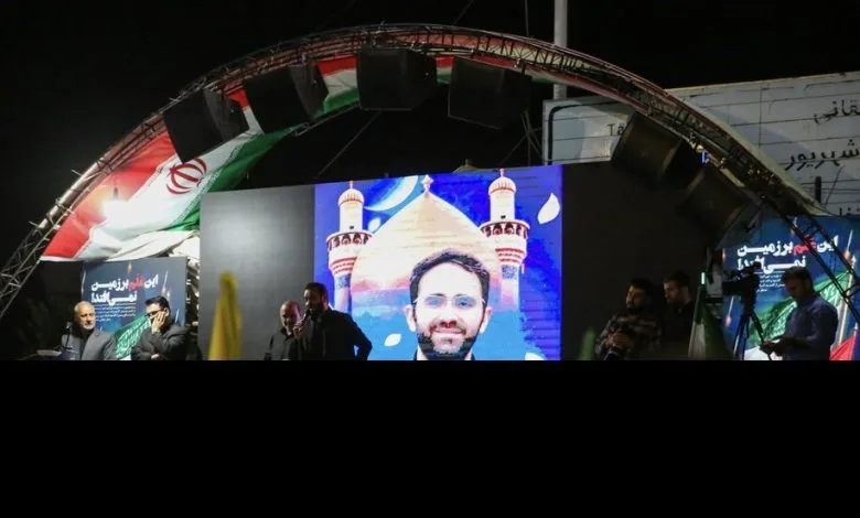 تشییع پیکر شهید حامد دایی زاده همزمان با تجمع شبانه مردم ارومیه